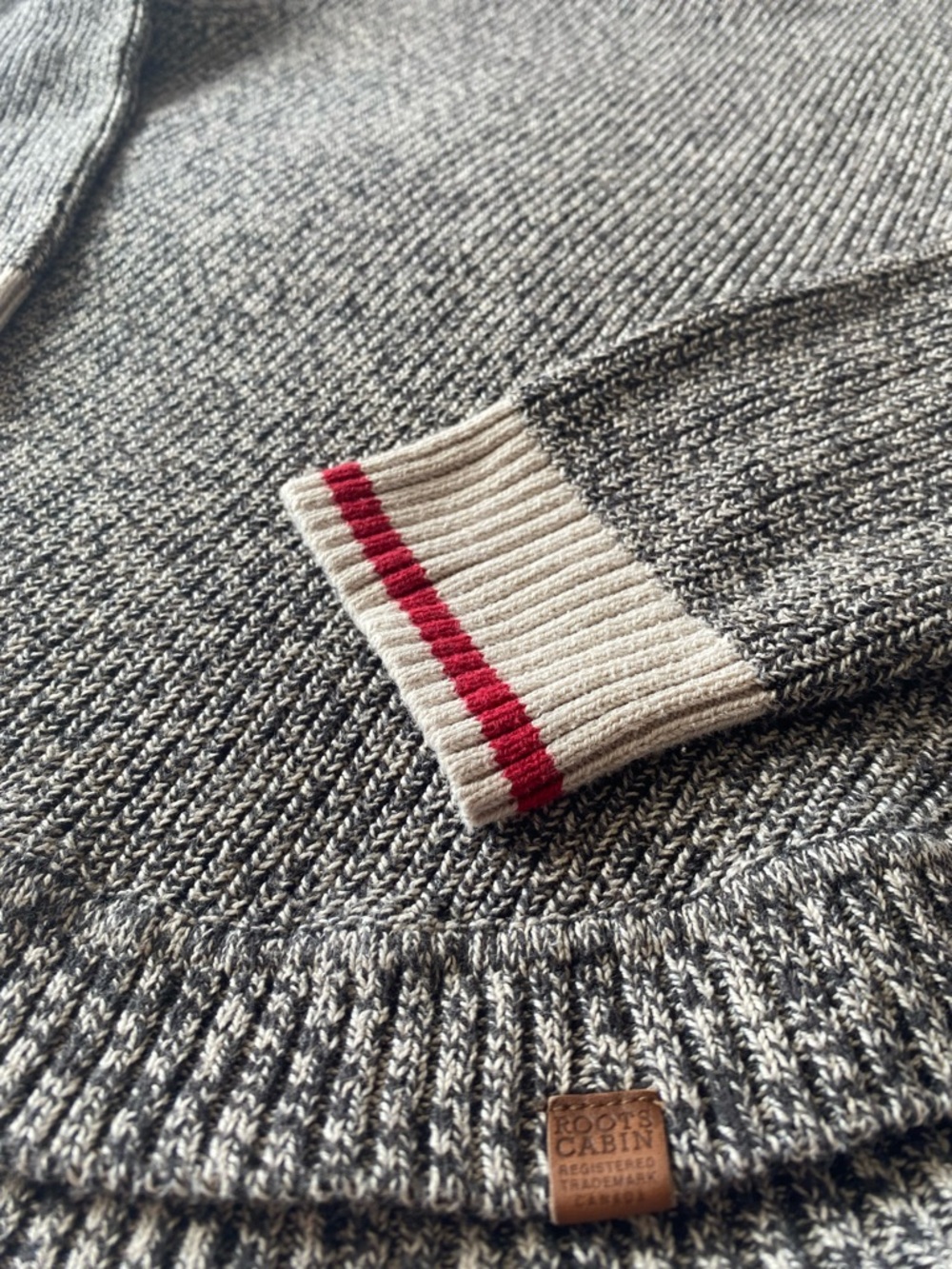 ROOTS Cabin Knit Heathered Gray Crewneck Sweater with Contrast Cuff - Picture 3 of 7